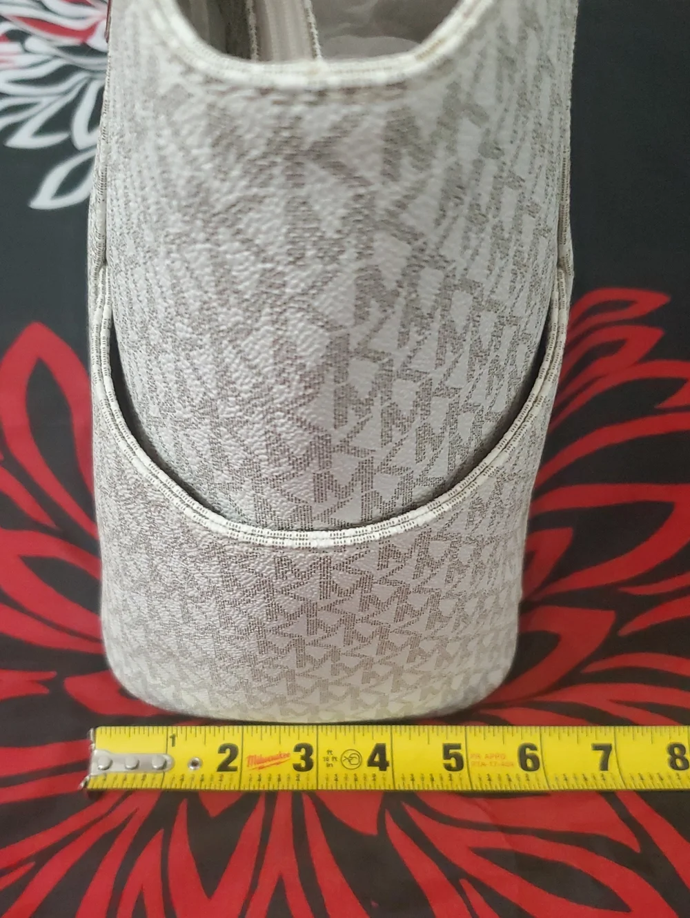 Michael Kors East West Jet Set Vanilla Logo Tote Bag